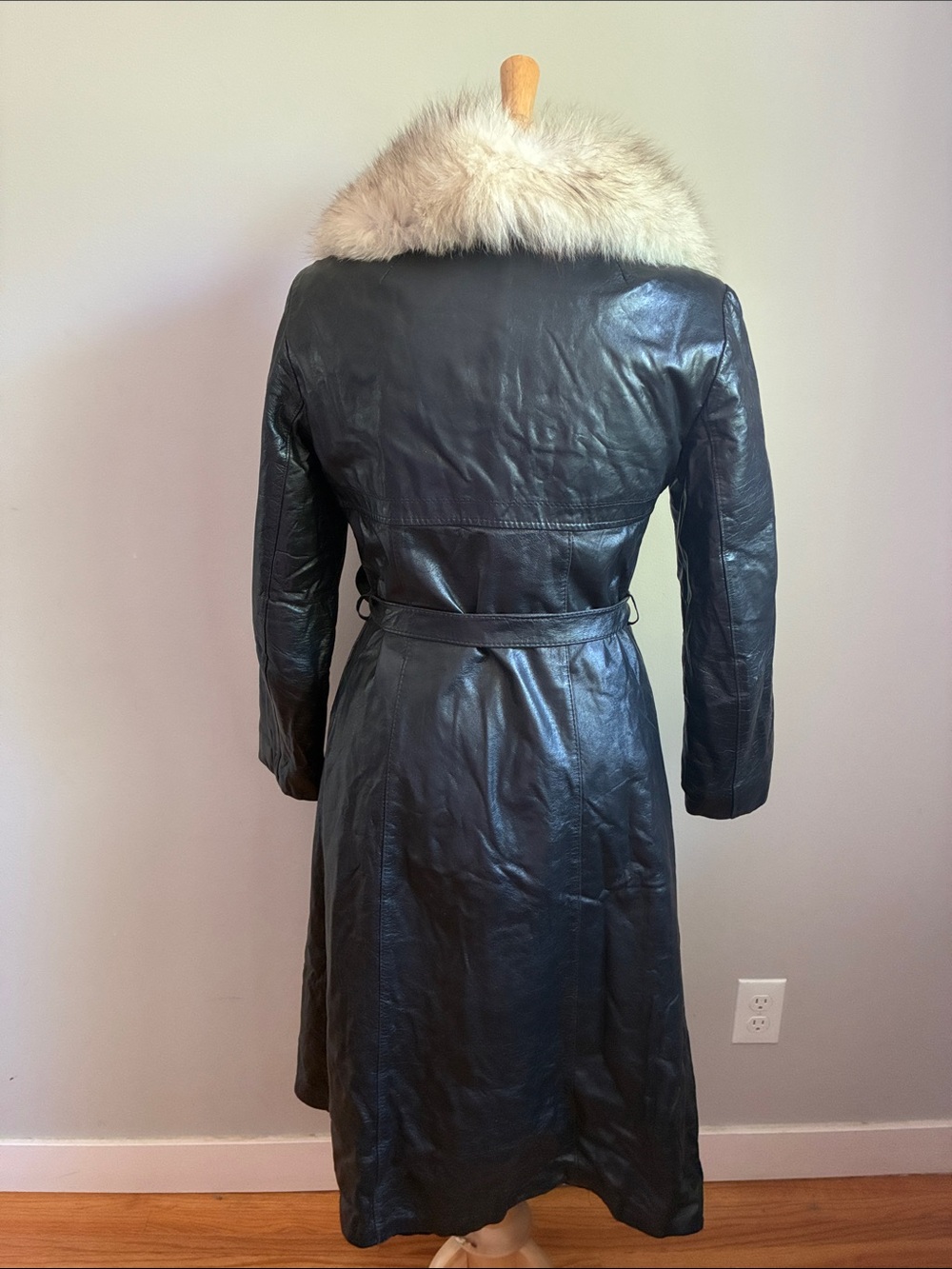 Vintage Black Long Leather Coat with Real Fur Collar - Picture 2 of 5